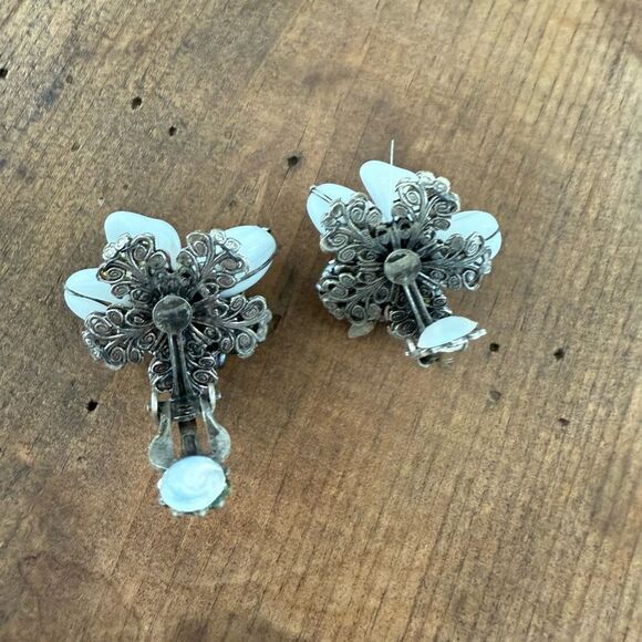 Vintage 50s Robert White Bead Silver Tone Rhinestone Faux Pearl Clip On Earrings - Picture 6 of 7